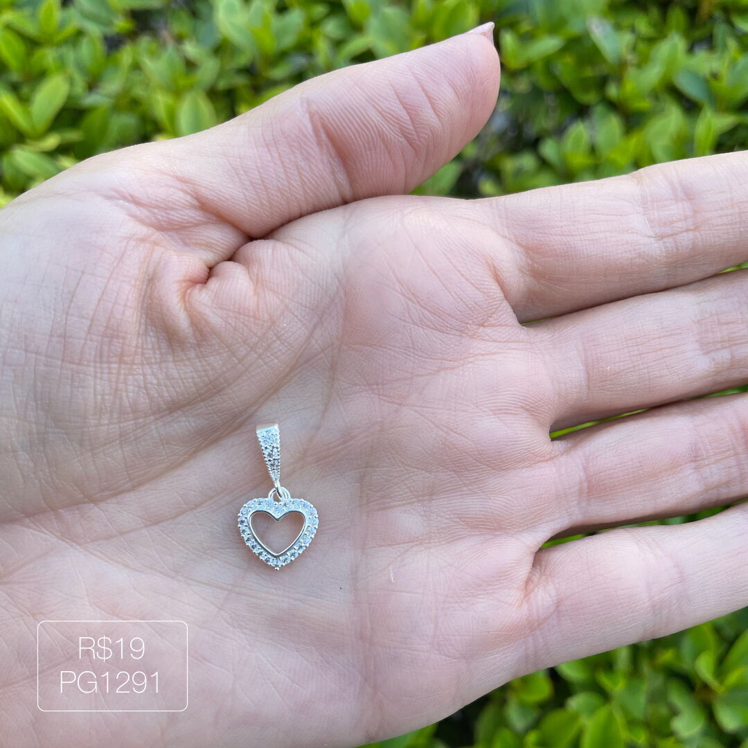 Pingente de Coração P Vazado Cravejado Cristal Prateado